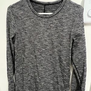 LULULEMON - Long Sleeve